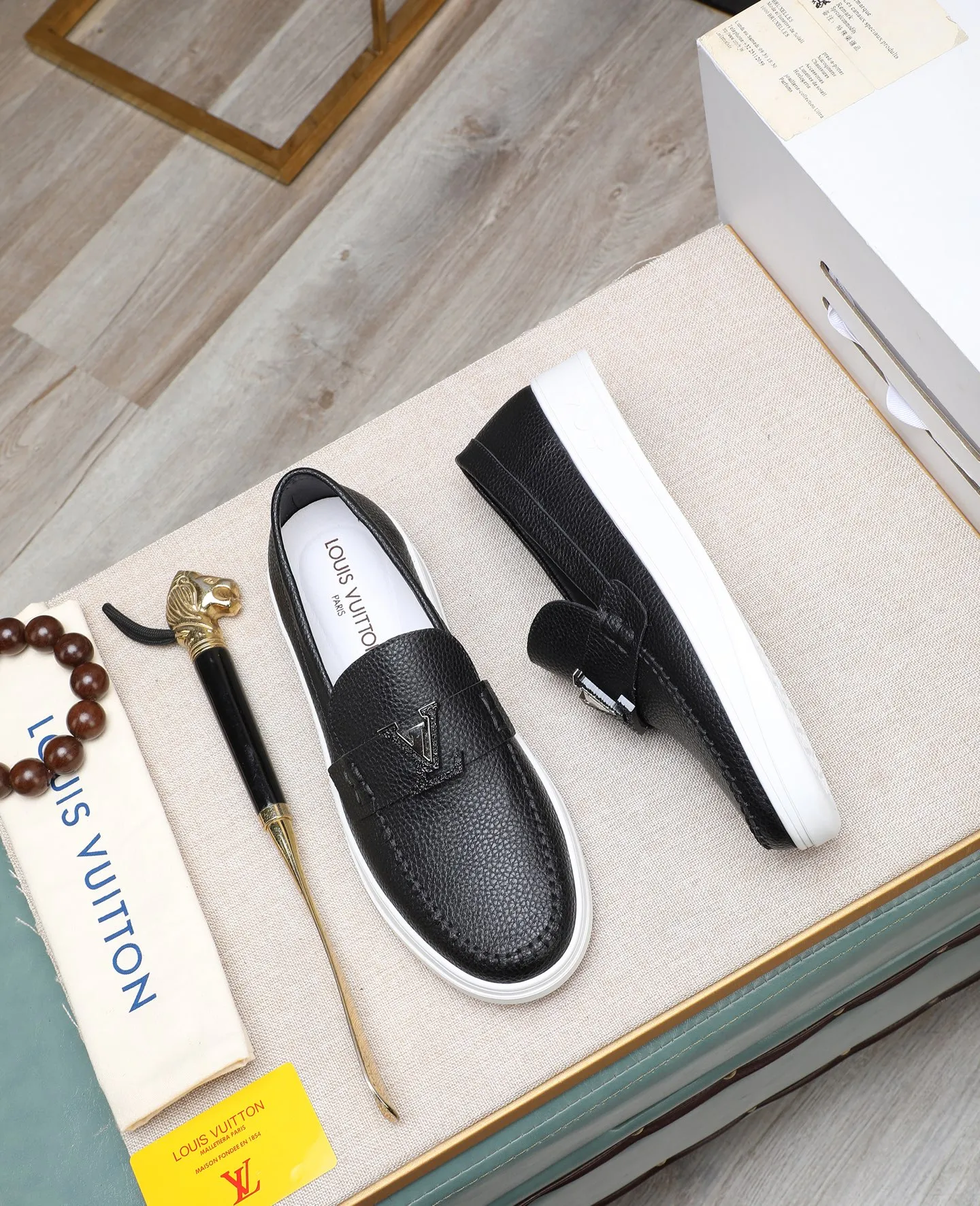 Men's shoes 💰440 📛📛【LOUIS VUITTON】Louis Vuitton official website synchronized new products 👟Milan fashion catwalk style 🇰🇾🇰🇾LV family logo, celebrity style, a must-have for fashionistas ⚠️First-layer calfskin ➕Genuine leather lining ➕Official website original version special outsole 👞Number 38-44